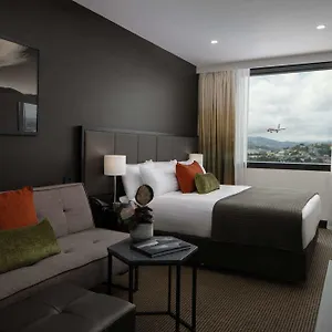 Rydges Airport Otel